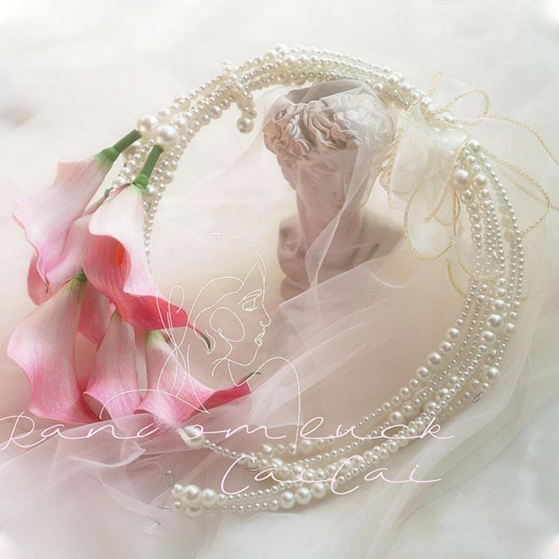 Cala lilies hold waterfall bouquets to receive certificates, celebrate a full set of materials, and send friends to wedding studio photo props