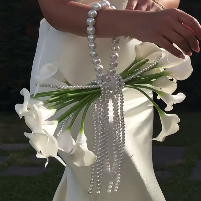 New simulated bride, hand-held flowers, handmade DIY homemade materials, packed pearl waterfall, wedding photo shoot, for ladies