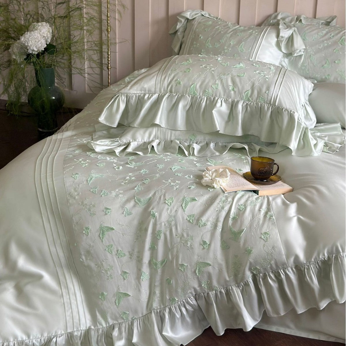 Pure Lily of the Valley Embroidery Bedding set