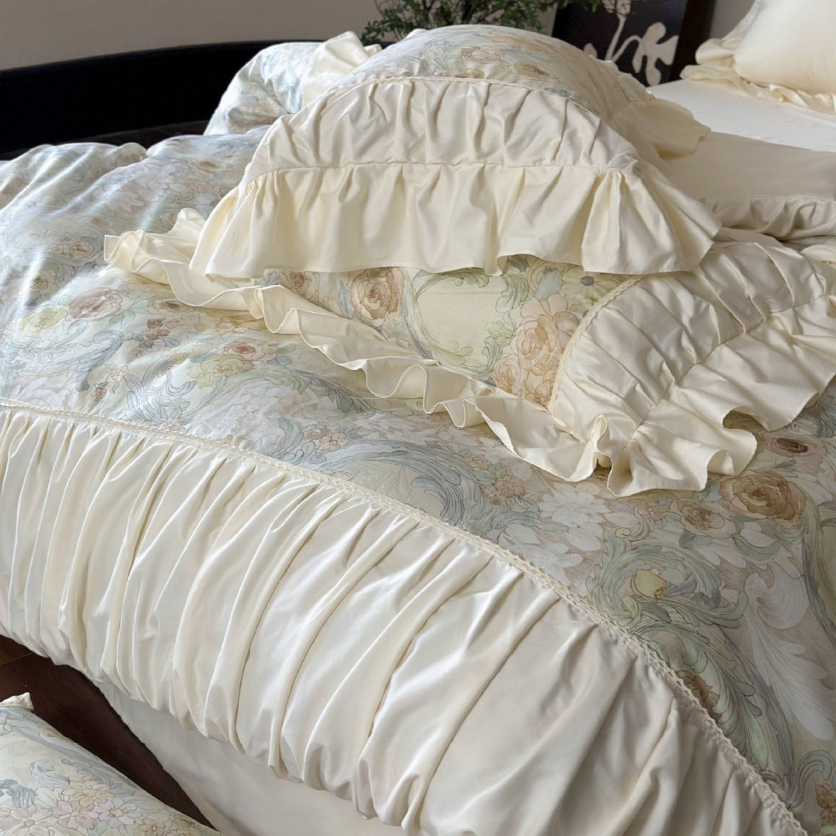 Soft Ranunculus Frill Bedding set