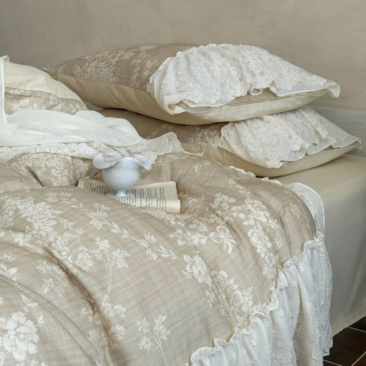 Vintage Floral Lace Ruffle Bedding Set