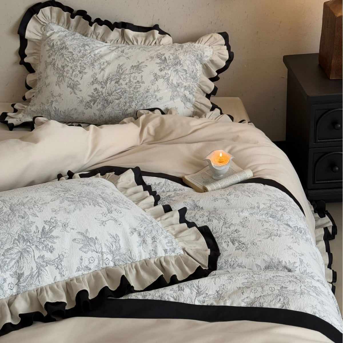 Soft Hellebore Frill Bedding set