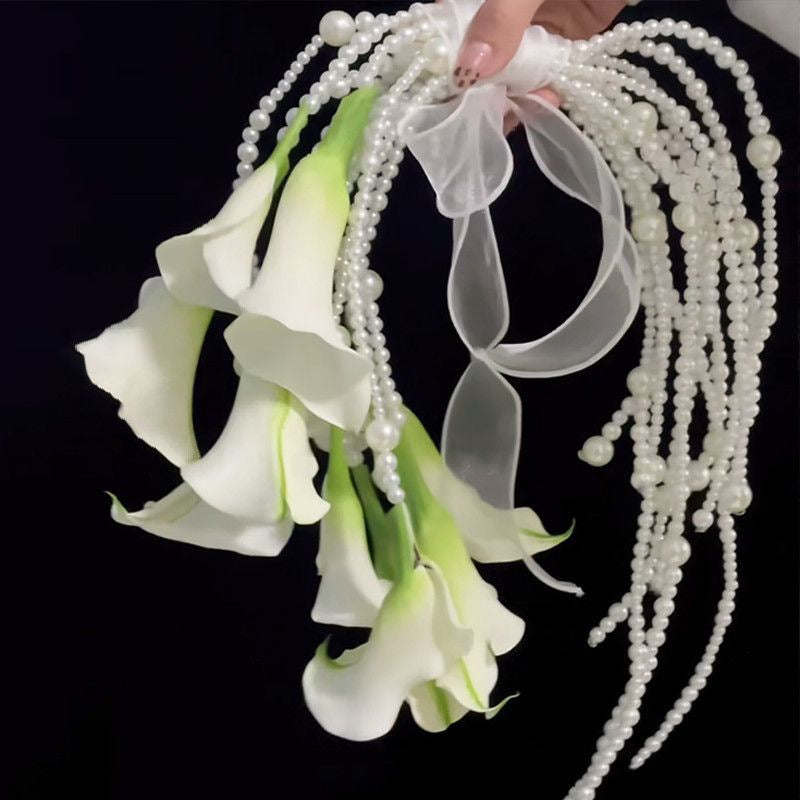 New simulated bride, hand-held flowers, handmade DIY homemade materials, packed pearl waterfall, wedding photo shoot, for ladies