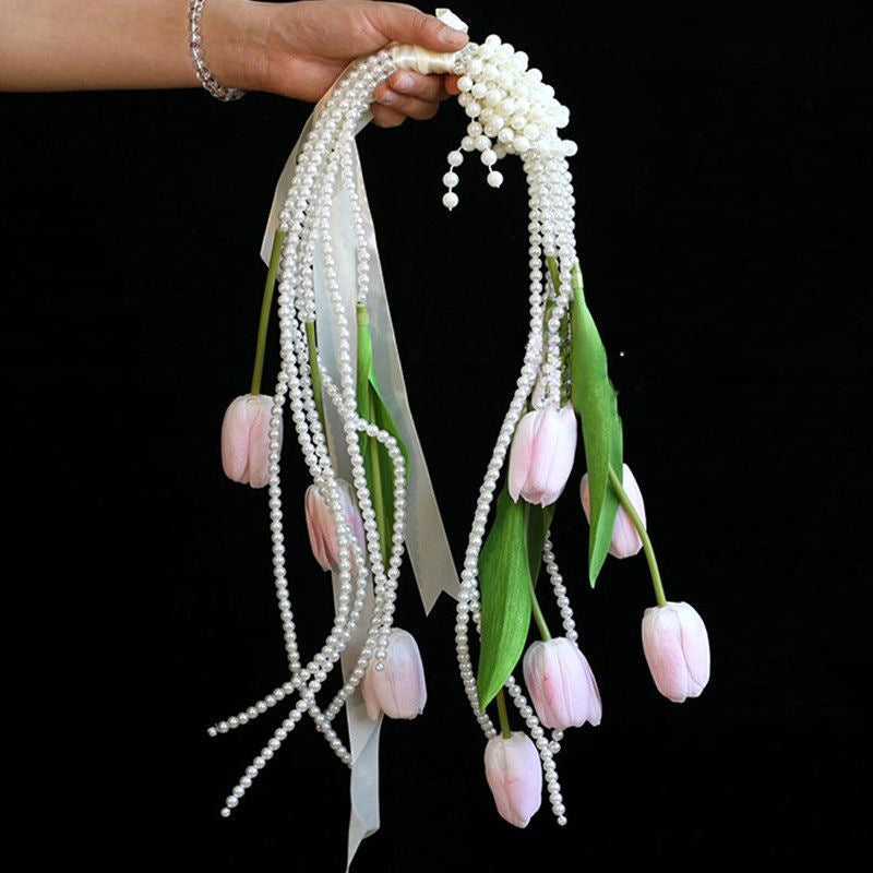 New simulated bride, hand-held flowers, handmade DIY homemade materials, packed pearl waterfall, wedding photo shoot, for ladies